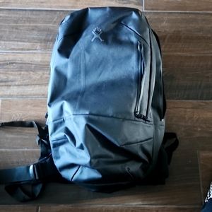 Hydroflask 20L hydration backpack